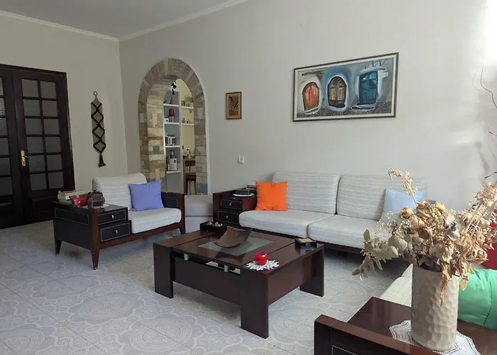 Spacious Modern House In The Heart Of Apartment