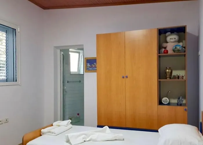 Spacious Modern House In The Heart Of *